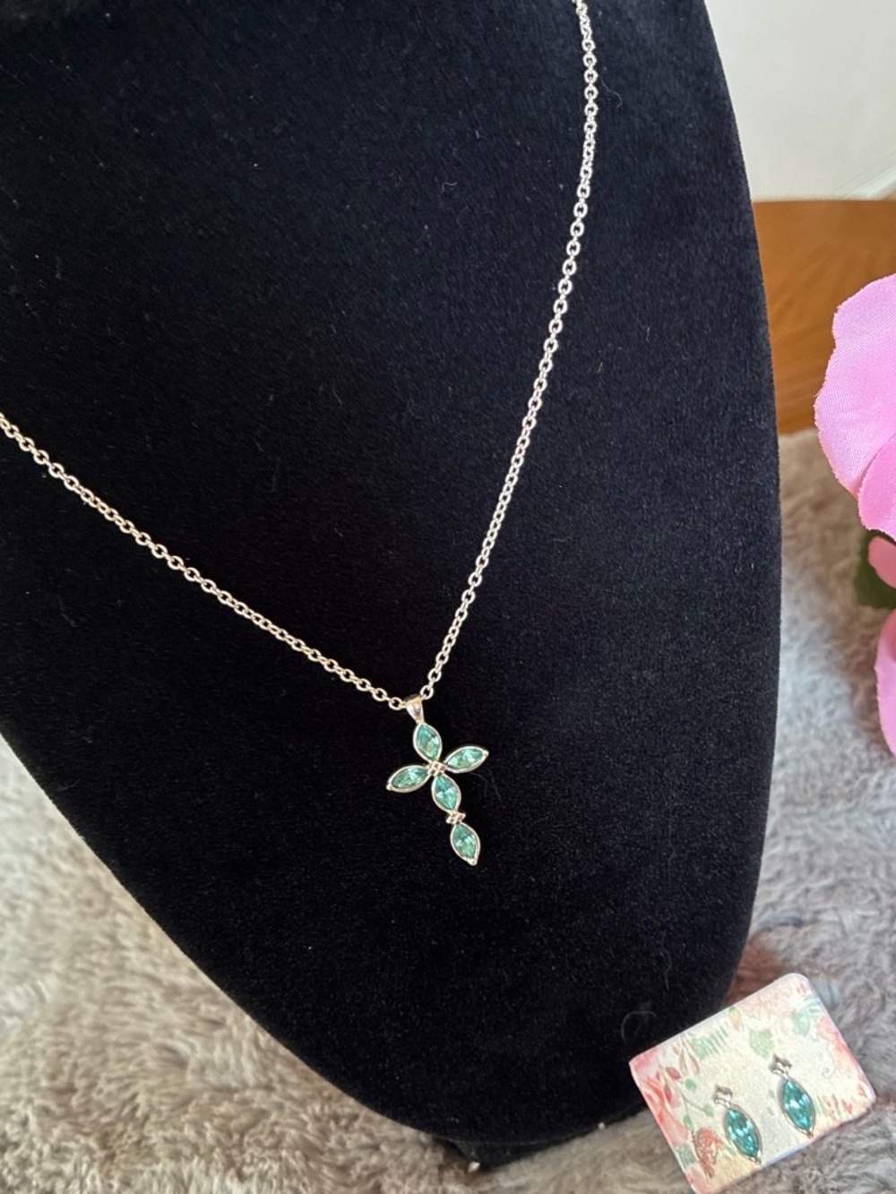 Silver Necklace with Teardrop Green Crystal Pendant
